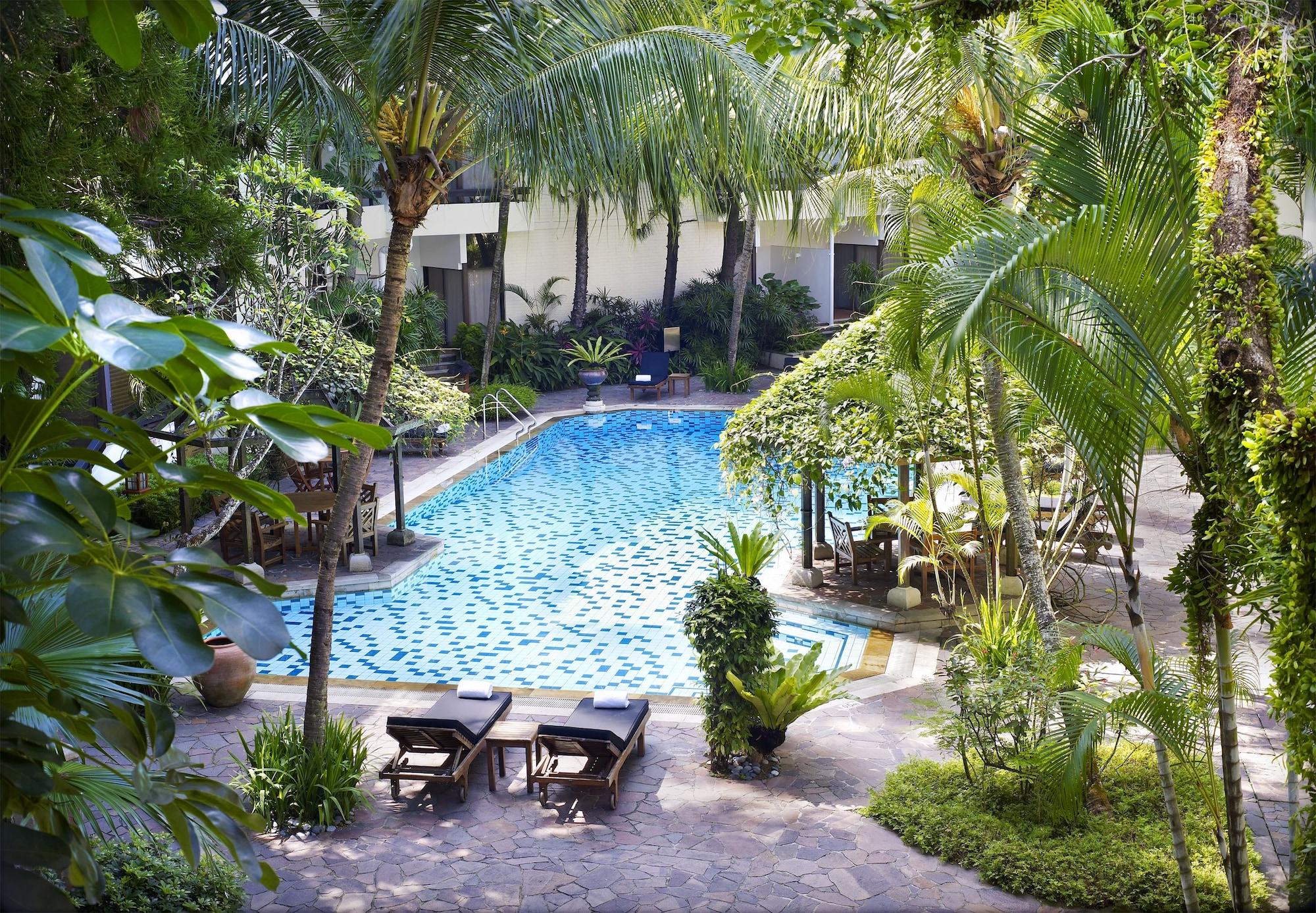 굿우드 파크 호텔 싱가포르 외부 사진 The swimming pool at the hotel