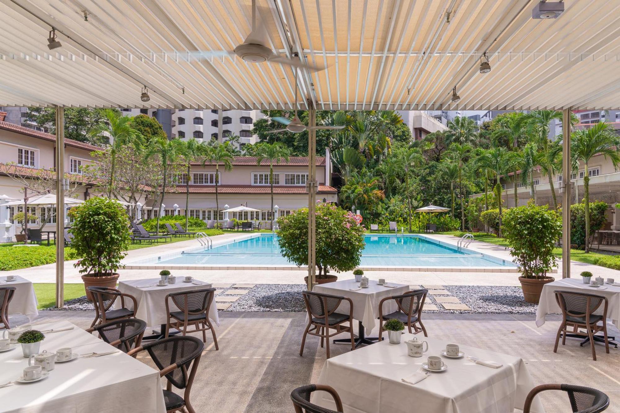 굿우드 파크 호텔 싱가포르 외부 사진 The swimming pool at the hotel